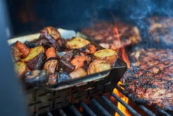 Weber® Deluxe Grilling Basket -Kitchen Grill Store 6434M6 900x600 53107e2 34088.1627220872