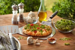 Weber® Original Pizza Paddle -Kitchen Grill Store 6691Y3 900x600 53107e2 32063.1626955037