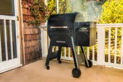 Traeger Ironwood 650 With WiFIRE Controller -Kitchen Grill Store Ironwood 650 Lifestyle 01 87942.1646132805