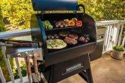 Traeger Ironwood 650 With WiFIRE Controller -Kitchen Grill Store Ironwood 650 Lifestyle 02 91765.1646132805
